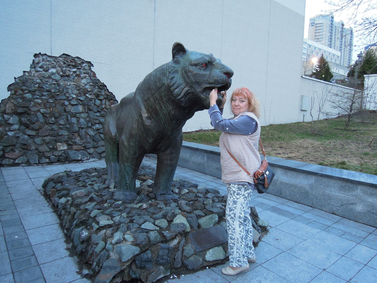 Надо потереть клыки, чтобы быть смелым и сильным. 