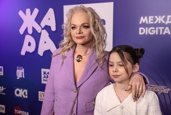    Лариса Долина и внучка Александра