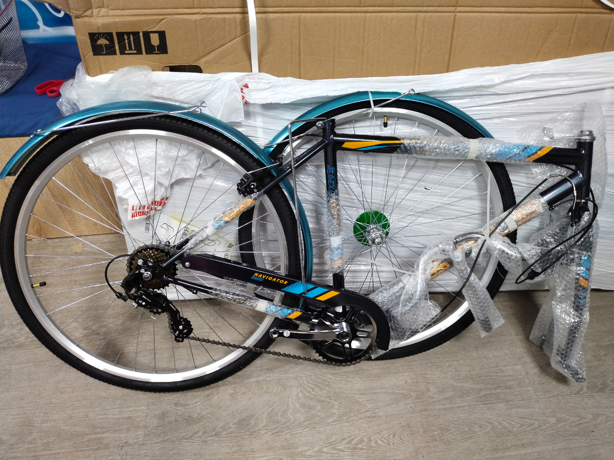 В таком виде велосипед приходит на пункт выдачи. Там я его собрал, чтобы можно было везти своим ходом, коробку оставил.