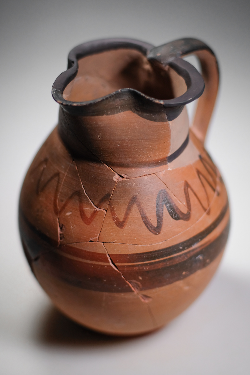 Ранняя керамика времени жизни первопоселецнв (ионийская ойнохоя, вторая половина VI в. до н.э.)