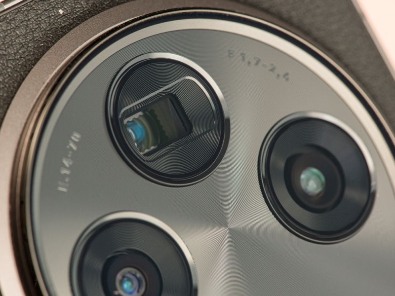    OPPO Find N5 в чёрном цвете засветился на «живых» фотографиях