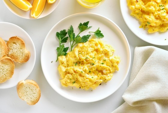    Как приготовить на завтрак идеальный скрэмбл