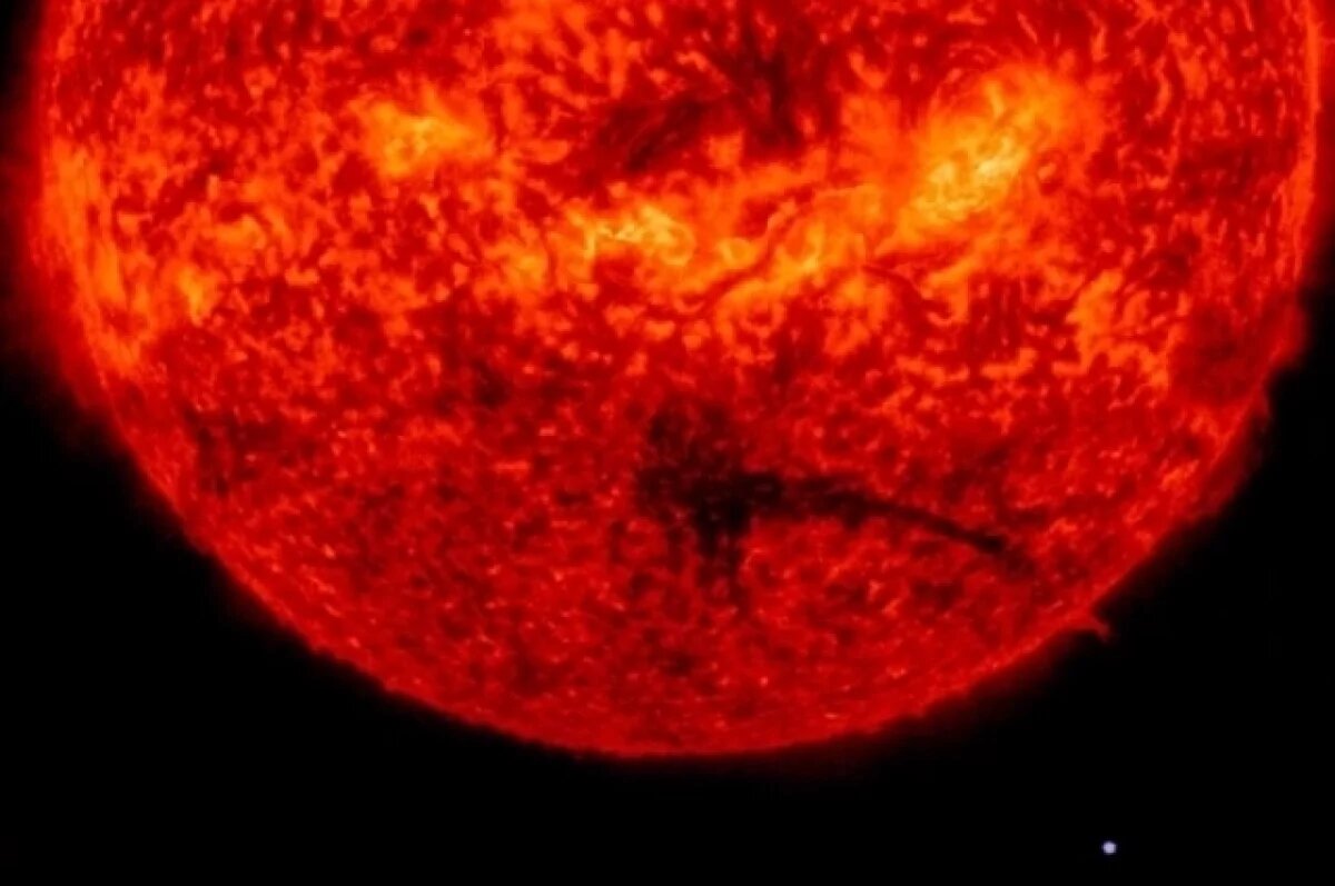    Чёрная вспышка на Солнце случилась 22 января, а магнитная буря ожидается 15 января