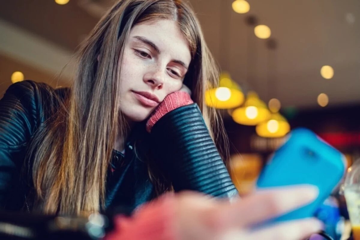    Отлипай, пока не поздно.