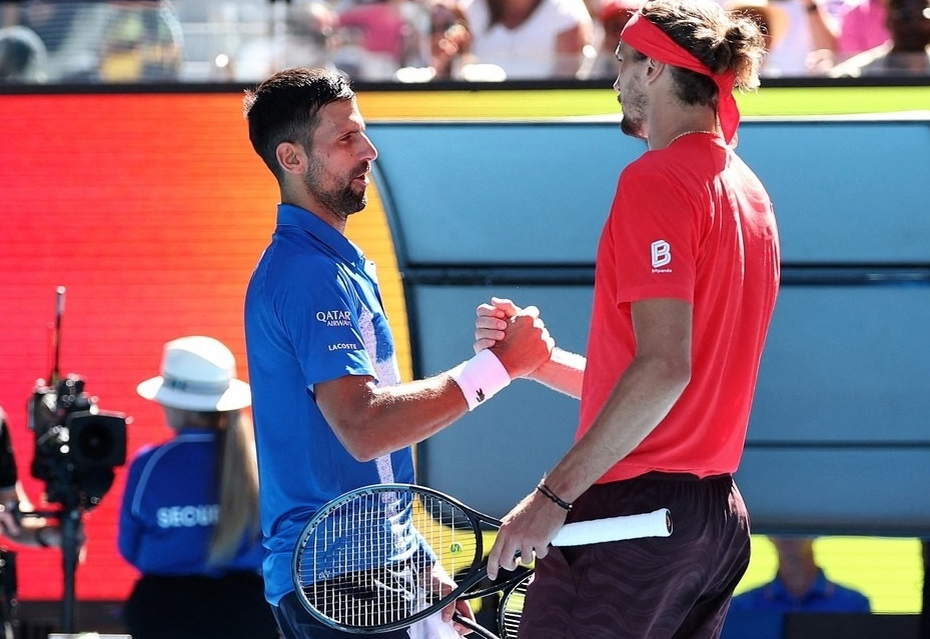 Новак Джокович не смог доиграть полуфинал против Александра Зверева из-за травмы. Фото: соцсети