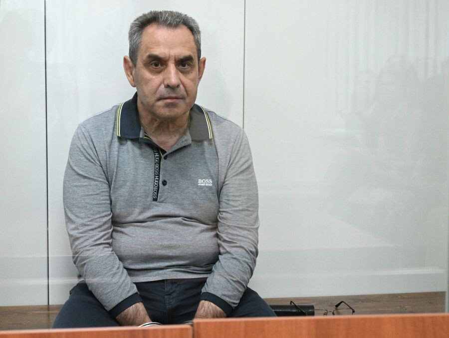    Заместитель командующего Ленинградским военным округом по материально-техническому обеспечению генерал-майор Валерий Муминджанов / Источник: © Алексей Филиппов/РИА Новости