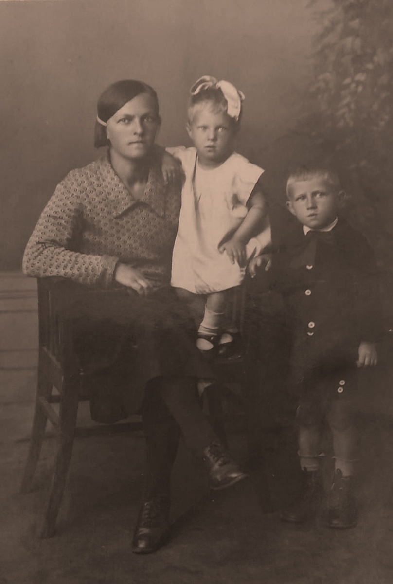 Анна Алексеевна Шматова, Люда и Борис 