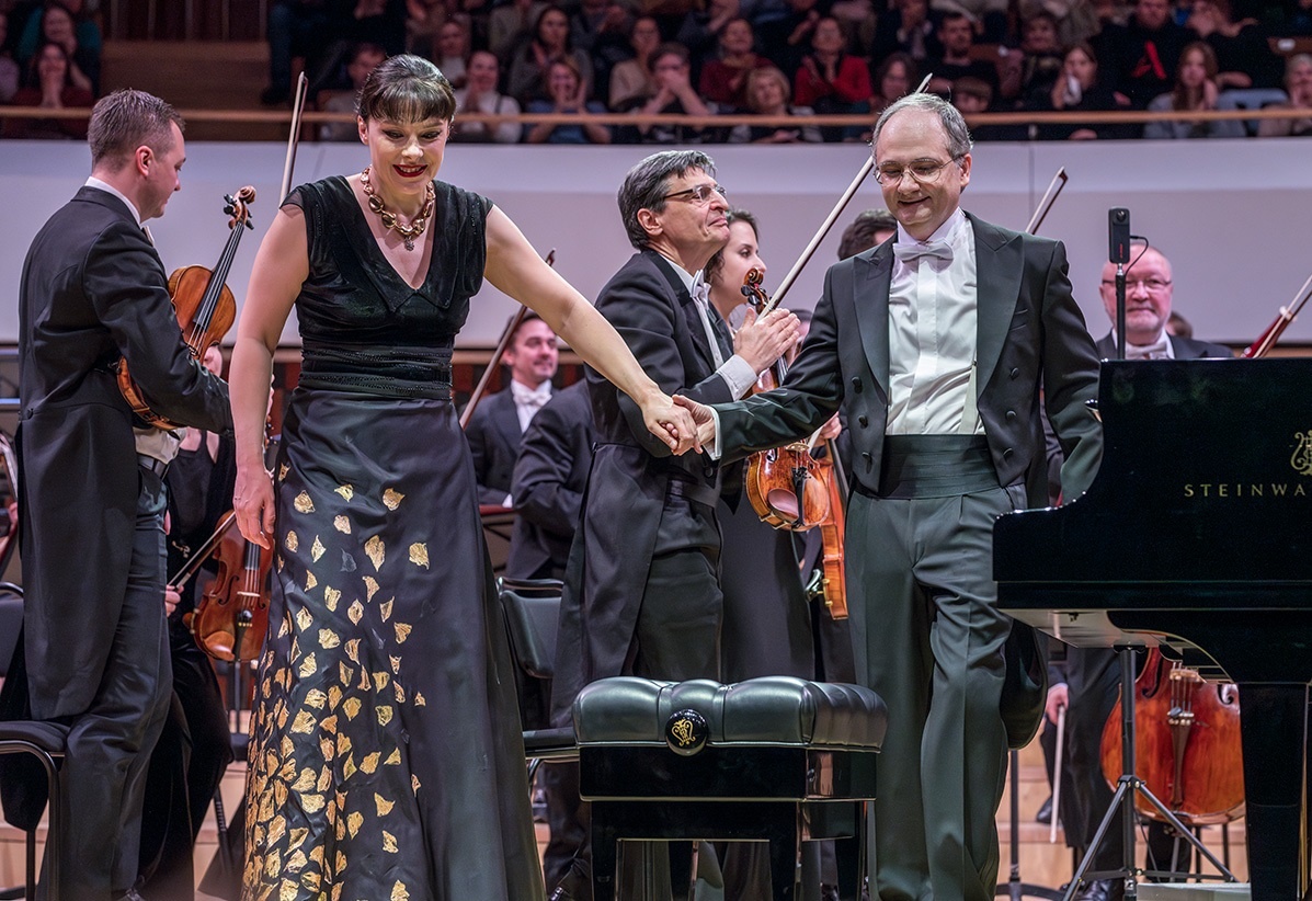 Пианистка Екатерина Мечетина и дирижёр Денис Лотоев 