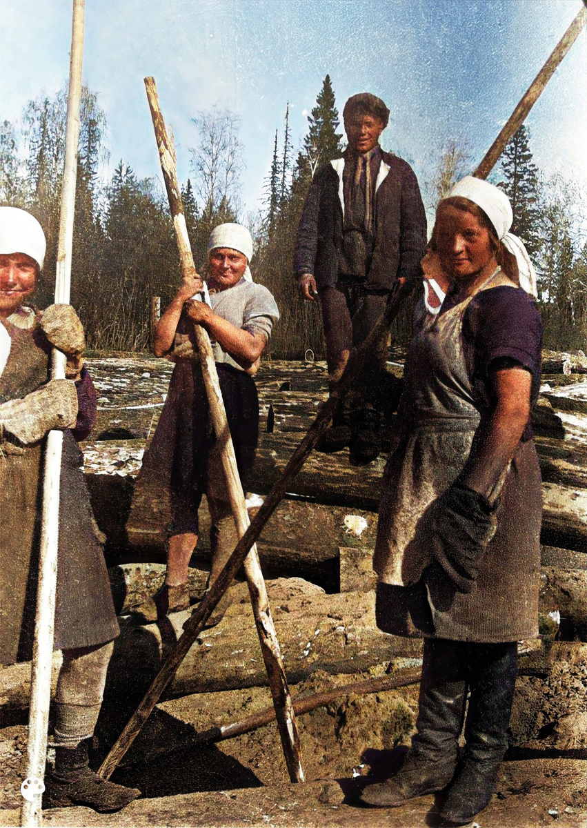 1935 год - Архангельская обл. Пинега - Женщины работают на сплаве леса
