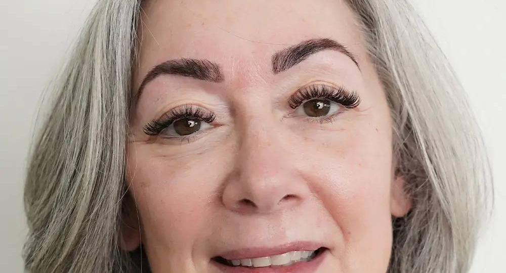 "Зачем старухи наращивают ресницы, выглядит смешно". Так мне написали, но я считаю по-другому