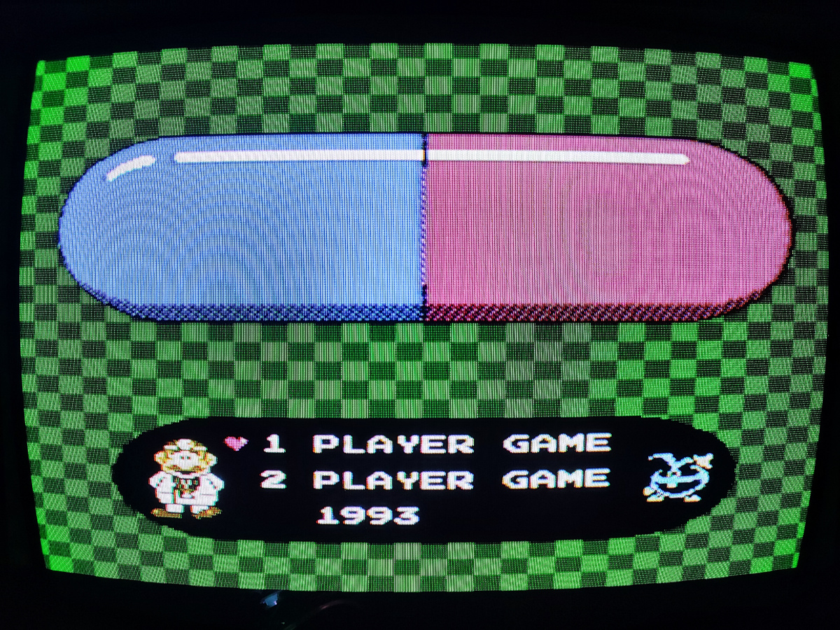 Фото сделаны мной. На фото игра Dr. Mario. Оригинал игры "Dr. Mario" был разработан Nintendo Research & Development 1 и издан Nintendo в 1990г. для NES, SNES, Game Boy, Game Boy Advance, и аркадных автоматов. Продюсер Гумпей Ёкои, дизайнер Такахиро Харада. Фото демонстрирует начальную заставку игры, а так же общий визуальный фон игры. Подробнее об этом рассказано в статье. Все материалы принадлежат правообладателям и размещены исключительно в информационных целях.