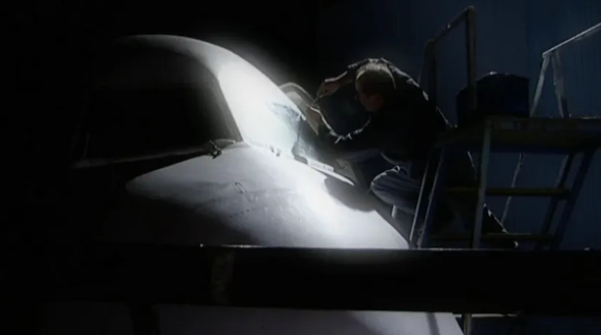 Работы начальника смены на лобовом стекле. Источник изображения: Mayday
