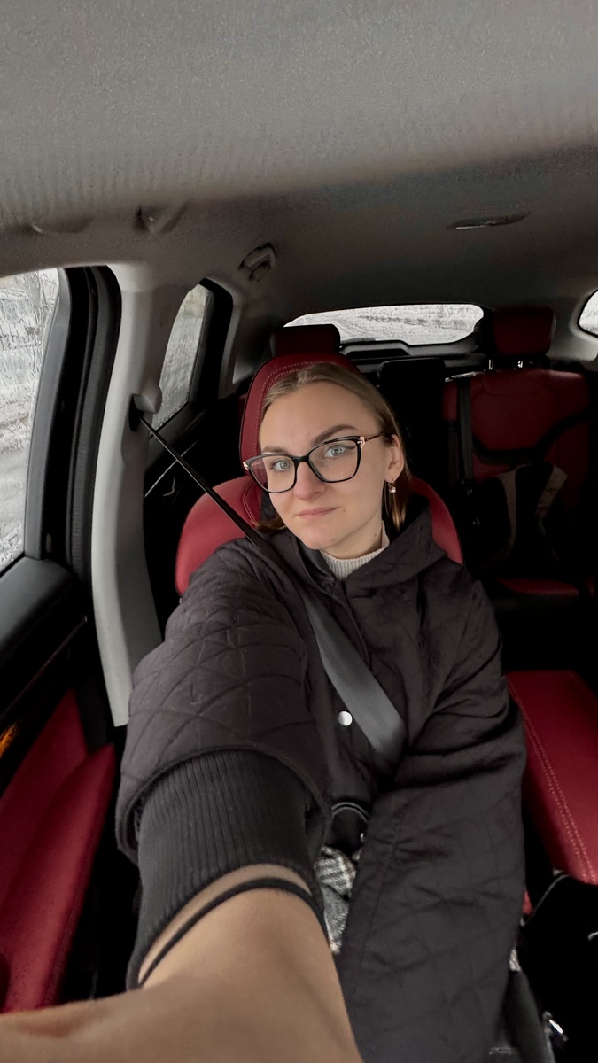 Ну а если вы у меня в гостях впервые, то позвольте представиться – фитнес-тренер и специалист по коррекции осанки Исакова Юлия. Если у вас болит спина, или никак не получается снизить вес и перестать сутулиться, то вам срочно нужно подписаться на меня!