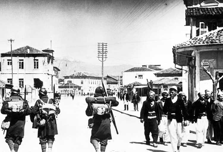 Итальянские войска в Албании. Взято с сайта balkanist.ru