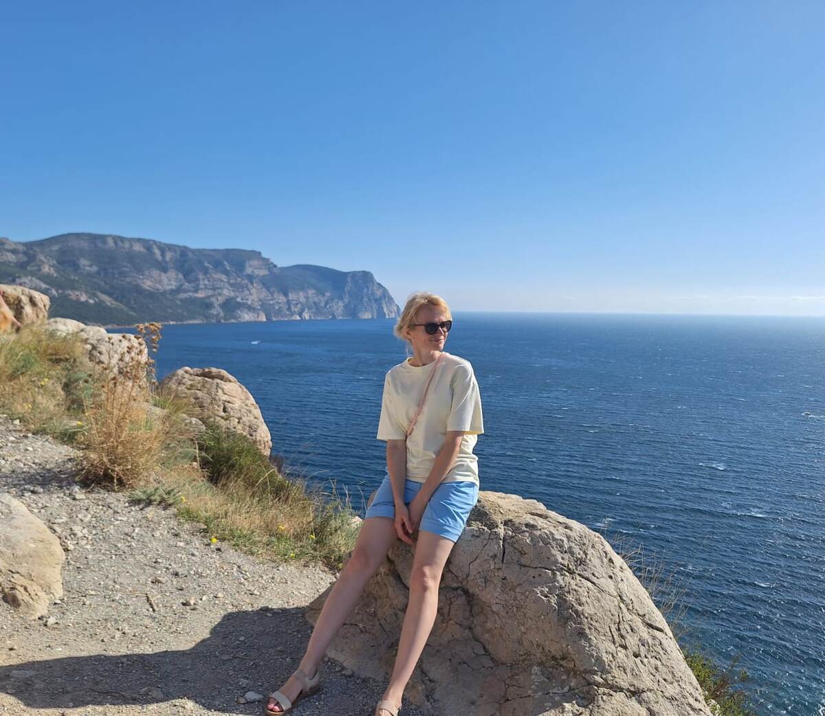 Путешестовать и замечать красоту вокруг вас тоже туда же))