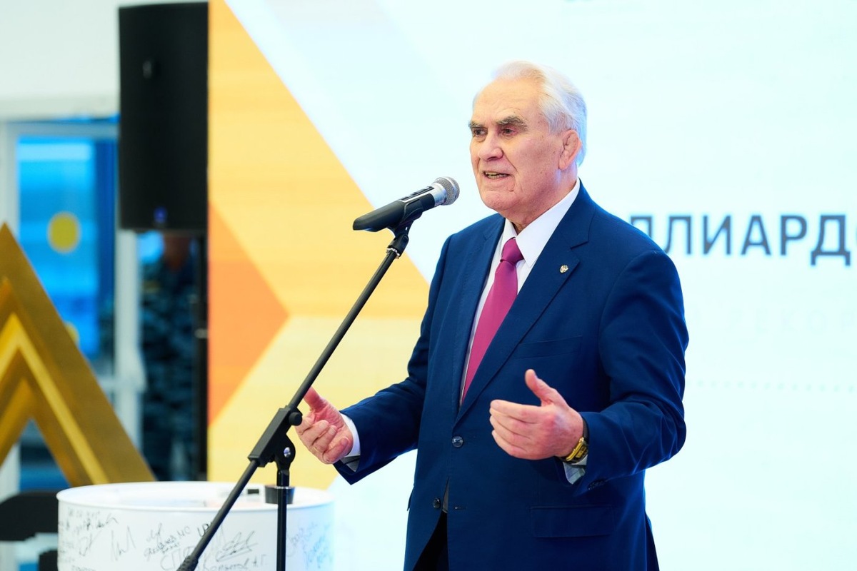    Основатель югорского нефтегаза Генадий Шмаль рассказал, что открытие нефти в Западной Сибири он сравнивает с освоением космоса