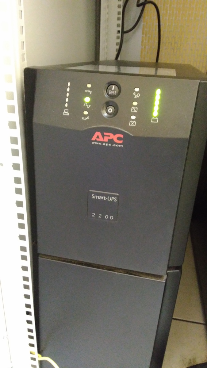 Пример ИБП APC Smart UPS 2200