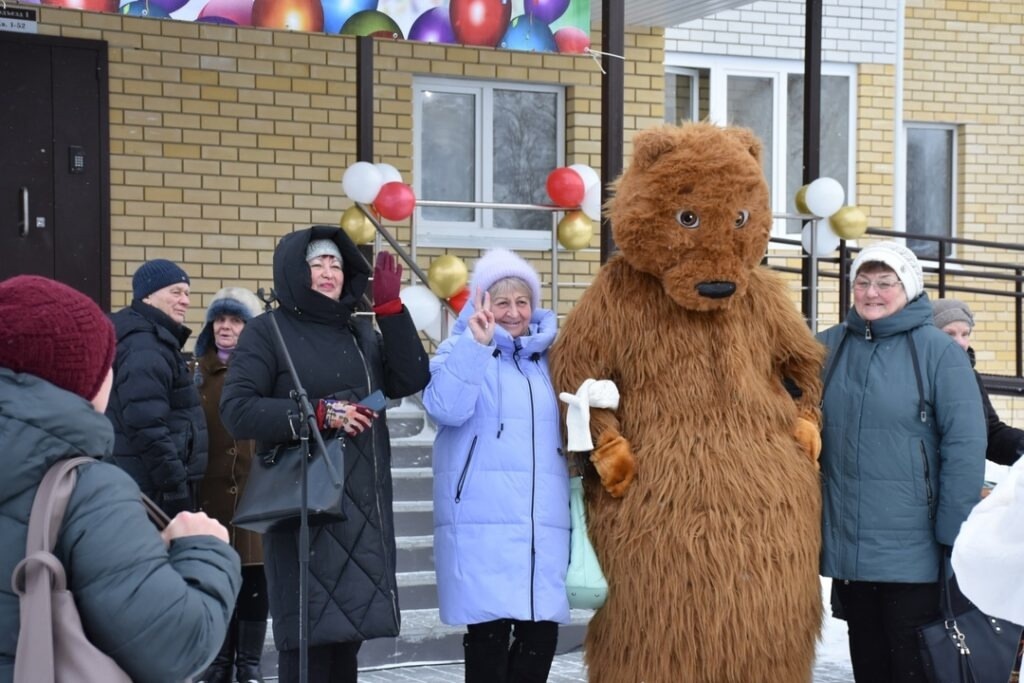    Первое новоселье в этом году отметили в Урае жители аварийных деревяшек
