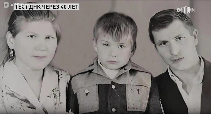 Это маленькое фото Сергея (он в центре), которое было у семьи