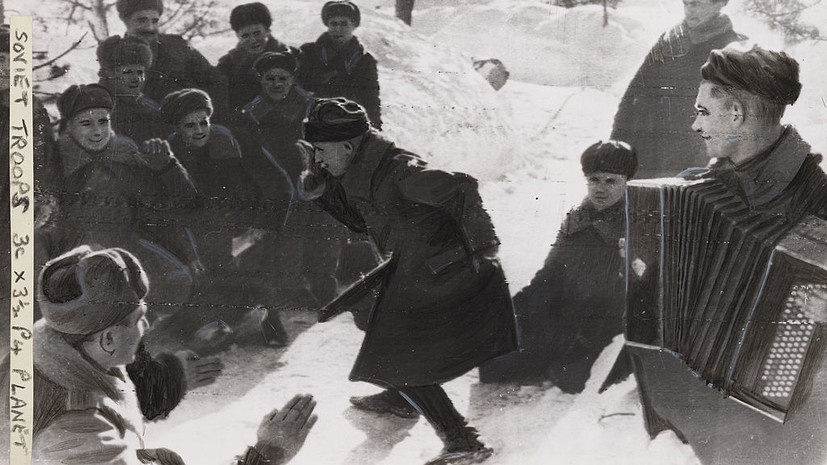     Советские войска празднуют победу на Ленинградском фронте Gettyimages.ru