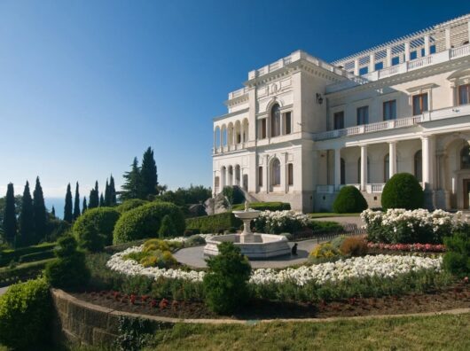    Ливадийский дворец в Ялте // фото: sputnik8.com