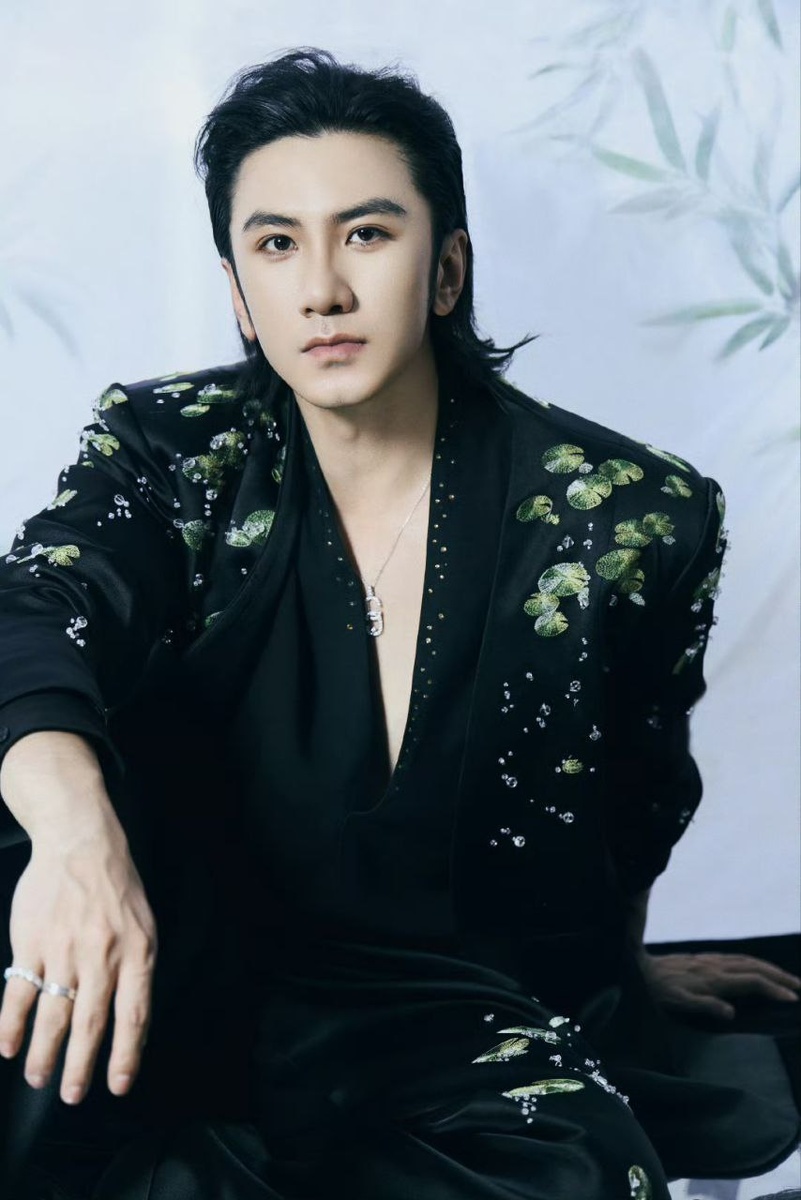 Актёр Сяо Шуньяо, листайте галерею...