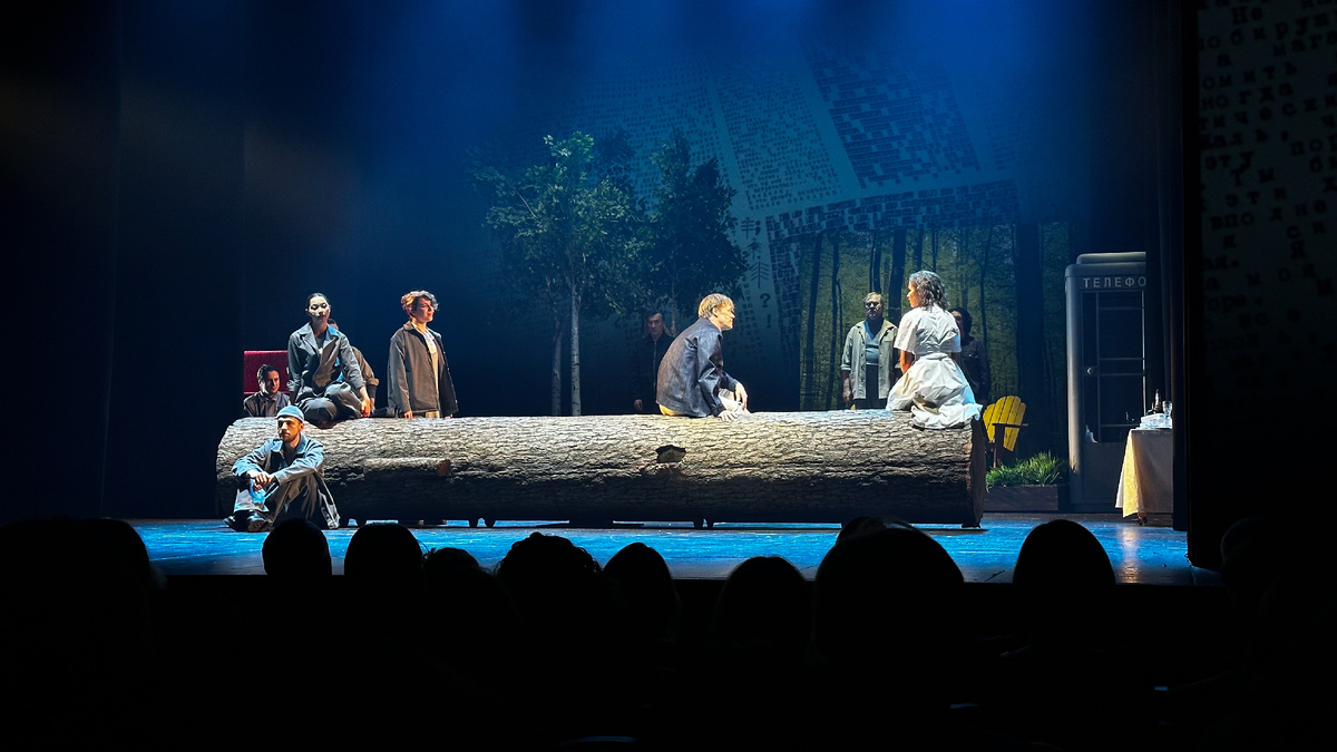 Фото сцены спектакля "Калина красная". Михаил М.-Энгельс