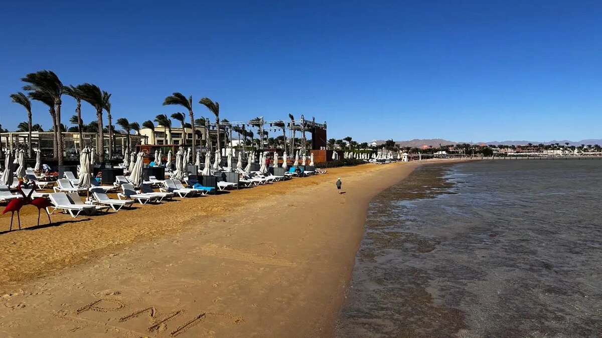     Пляж в отеле в Хургаде. © "Интерфакс". Юлия Батырь