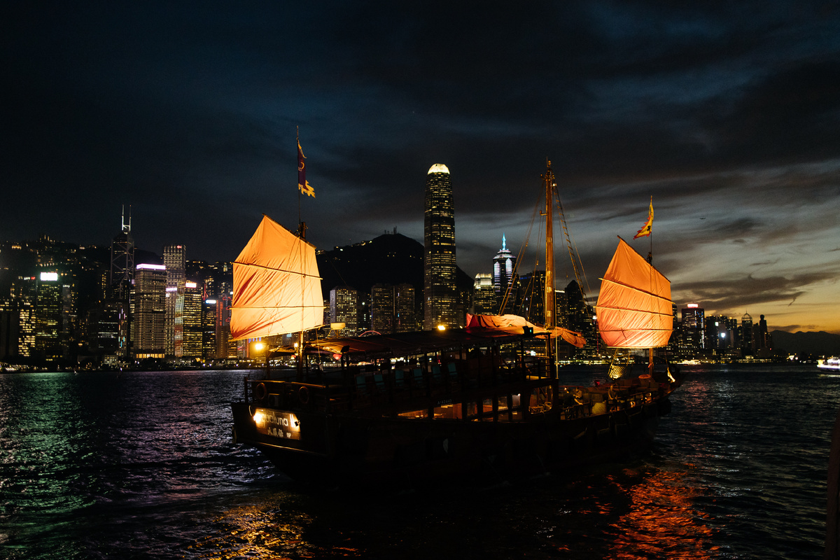 пролив Виктории в Гонконге