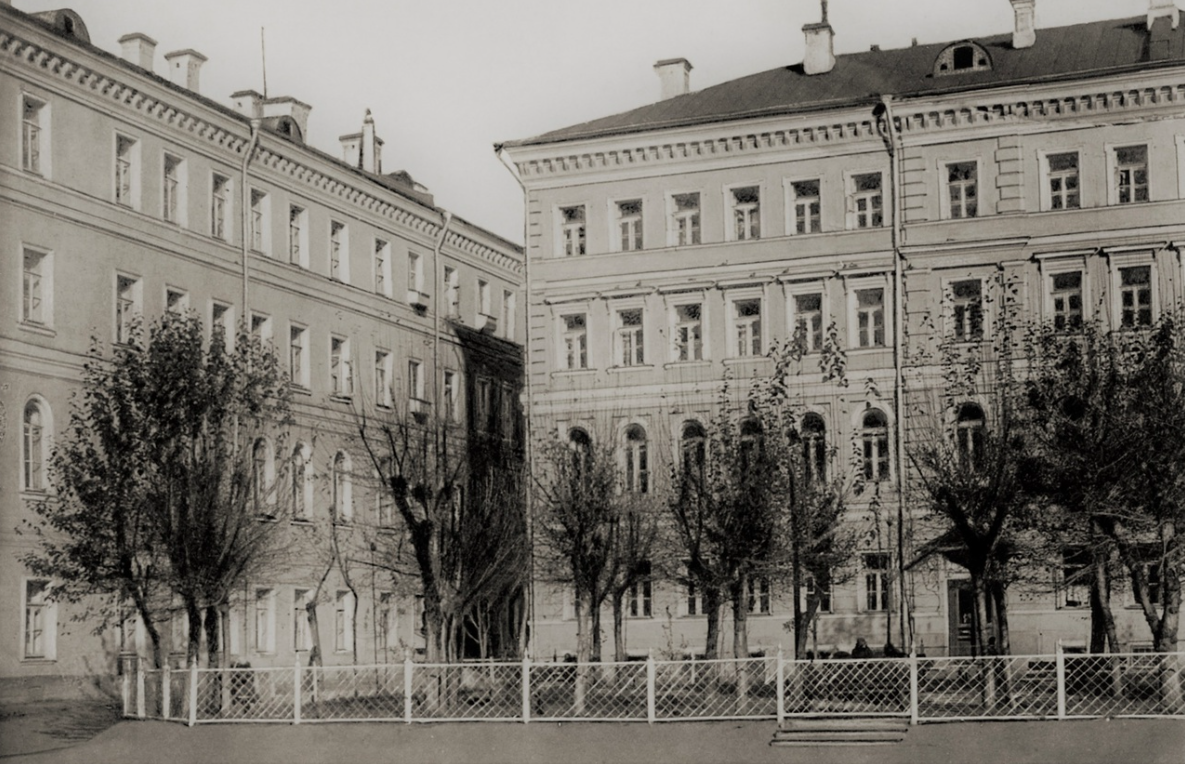 Доходный дом, построенный по проекту архитектора В.В. Белокрыльцева в третьей четверти XIX в. 