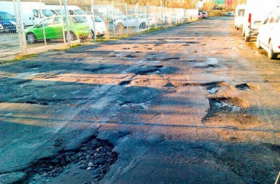 Вот такие дороги, по мнению многих, в России. На самом деле на фото - дорога в США