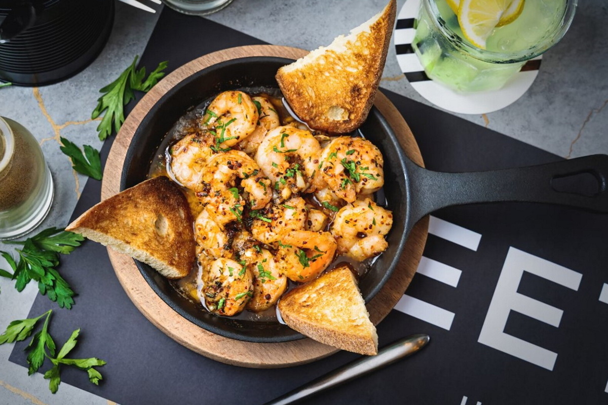     Шеф-повар рассказал, какие блюда нельзя готовить на сковороде с антипригарным покрытием