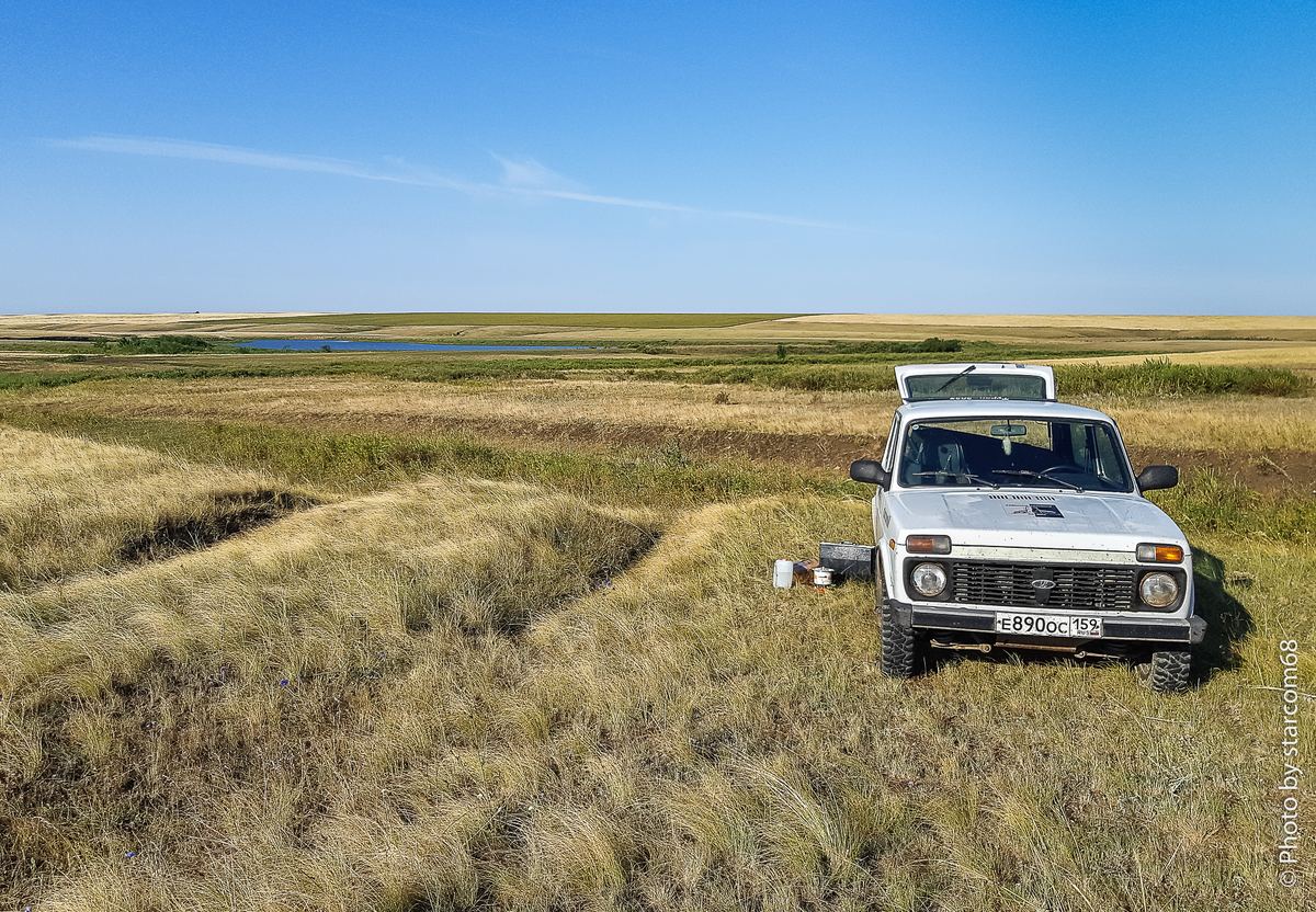 Утром все выглядело намного симпатичнее. Пруд Кочкар на дальнем плане. Пролистывайте альбом вправо =>