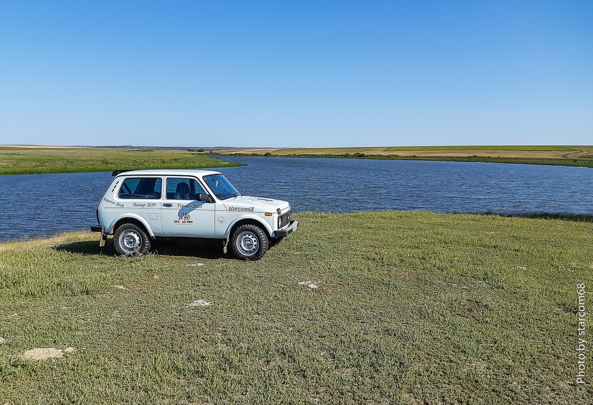 Белка на берегу пруда Кочкар. Пролистывайте альбом вправо =>
