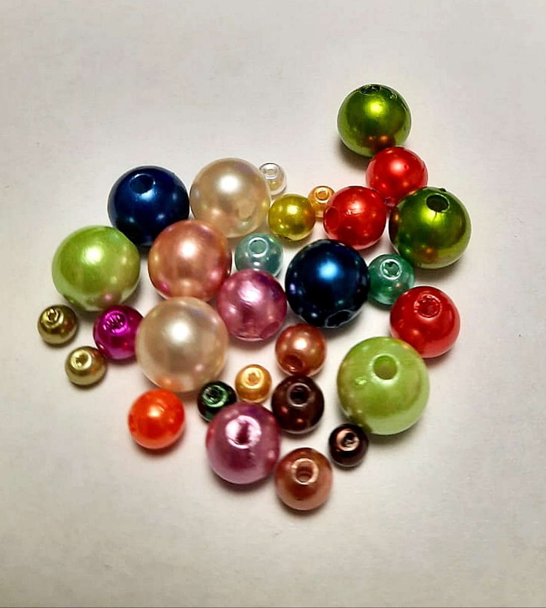 Перламутровые бусины из пластика