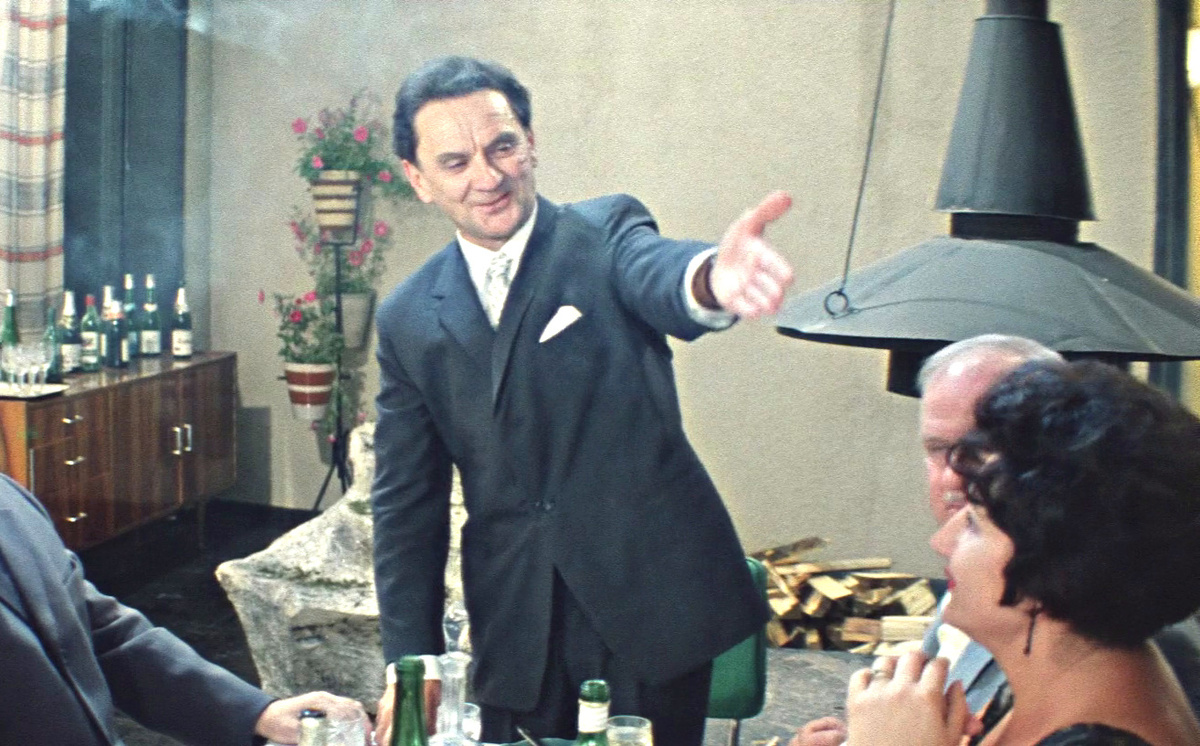 "По совету друзей, решил приобрести автомашину «Москвич», новая модель! (с) Мосфильм