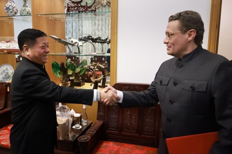    Прием был посвящен наступающему китайскому Новому году. Георгий Филимонов прибыл в посольство по приглашению полномочного посла Китайской Народной