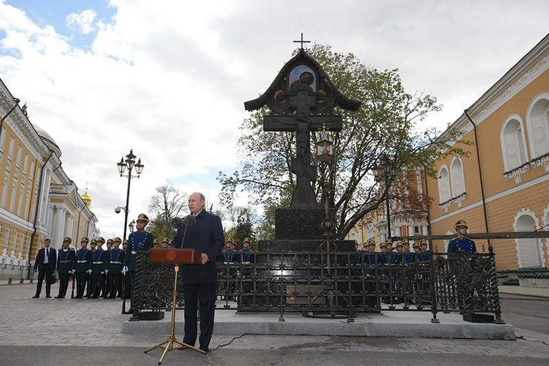 Путин в 2017 году открыл восстановленный памятник Великому князю