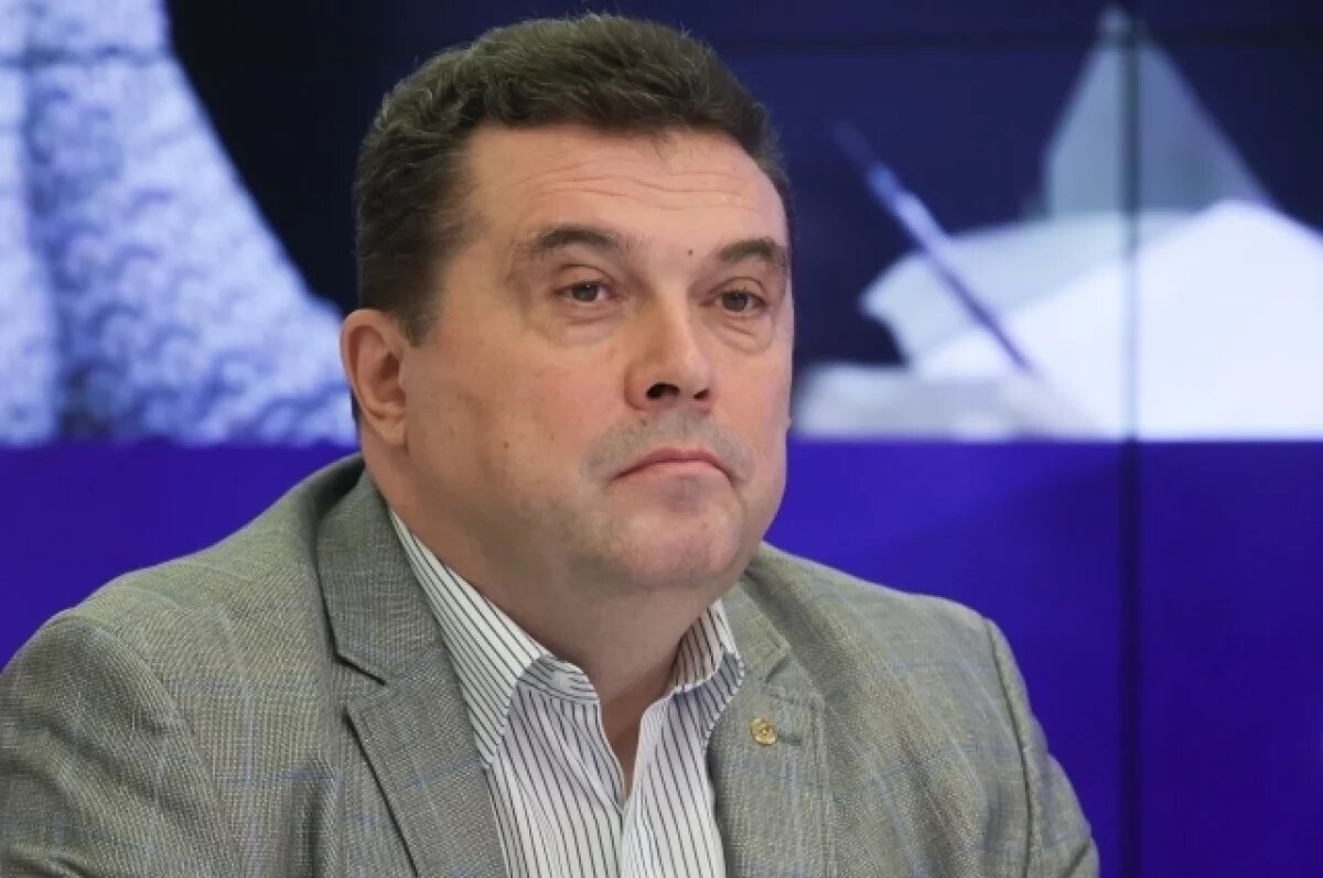    Путин присвоил звание заслуженного журналиста РФ главе СЖР Соловьеву