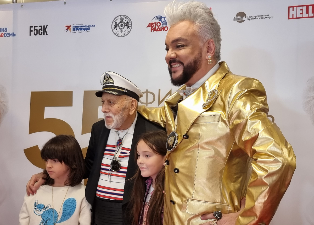 Филипп Киркоров с отцом и детьми. Фото: Феликс Грозданов / Клео.ру