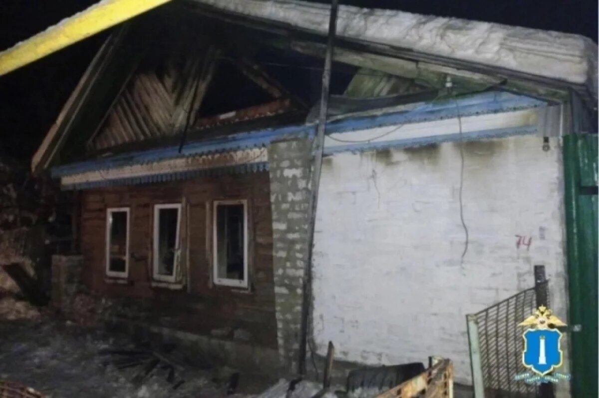    Пьяный житель Мулловки чуть не зарубил любимую топором и спалил её дом