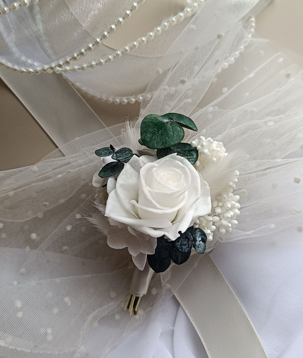 Бутоньерка со стабилизированной розой