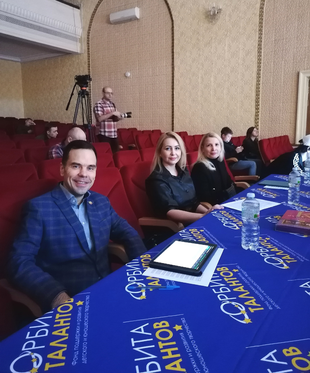 Александр Гладков, Олеся Арзамасцева и Наталья Самофалова жюри Международного конкурса-фестиваля "Белые крылья 2025"