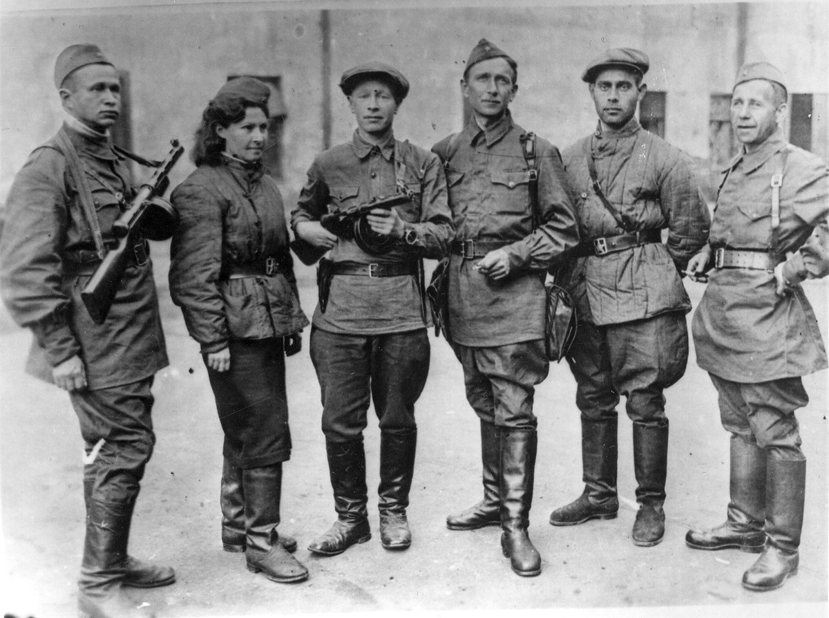 Подпольная группа Павловцева. Фото ЦГАИПД СПб Ф. 116-л Оп.16 Д.515