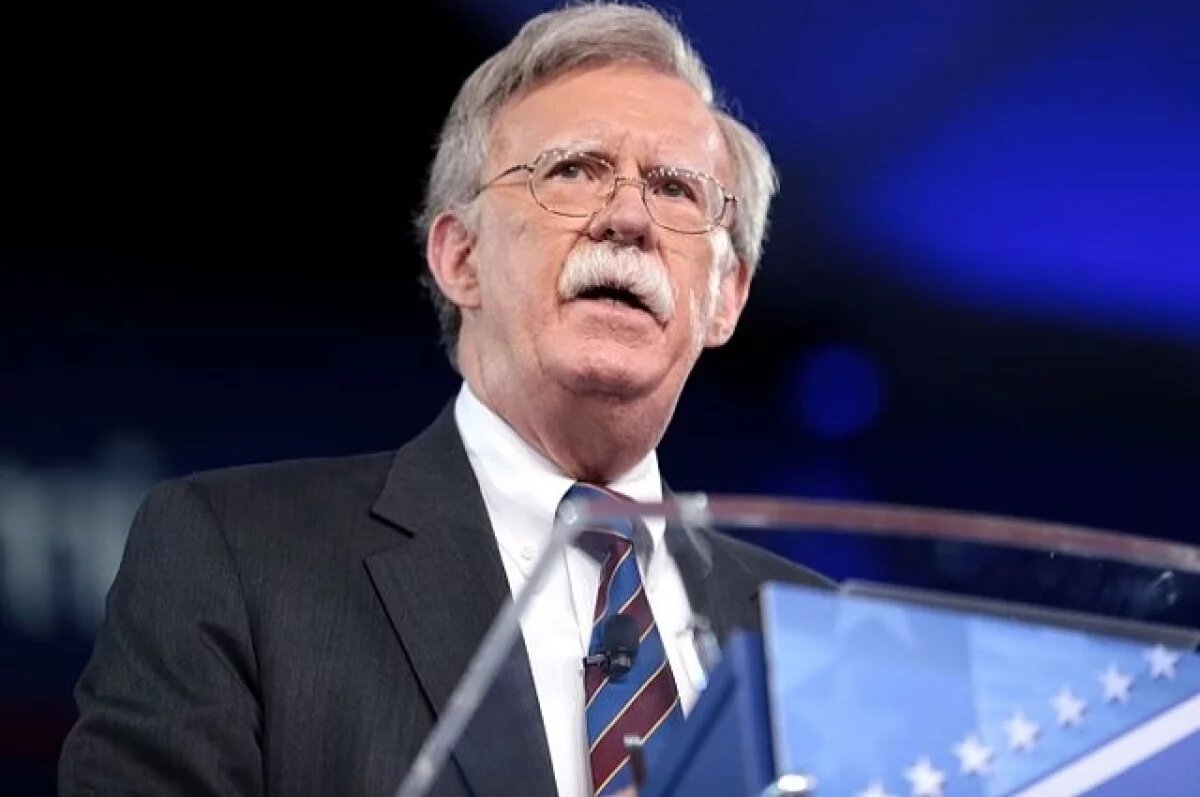    Болтон: Трамп хочет избавиться от конфликта на Украине