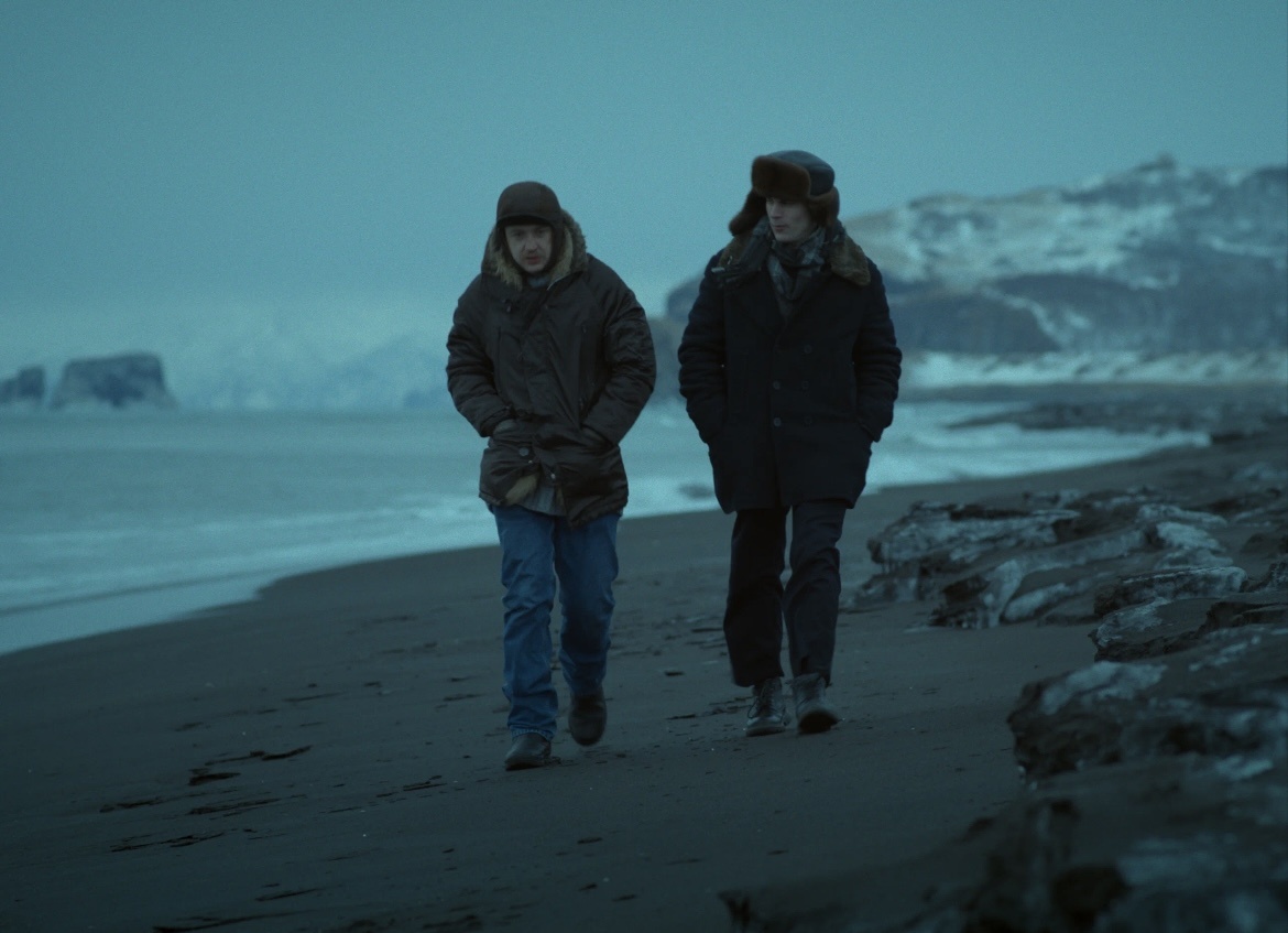 Эльдар Калимулин и Иван Янковский. Кадр из сериала "Аутсорс".