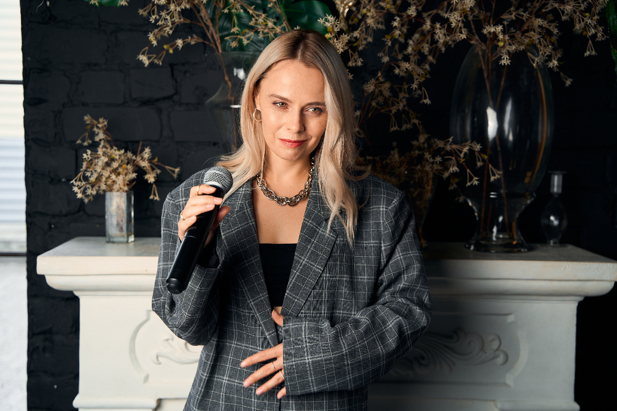 Юлия Кантонистова - музыкант, певица, саунд-продюсер, вокальный тренер