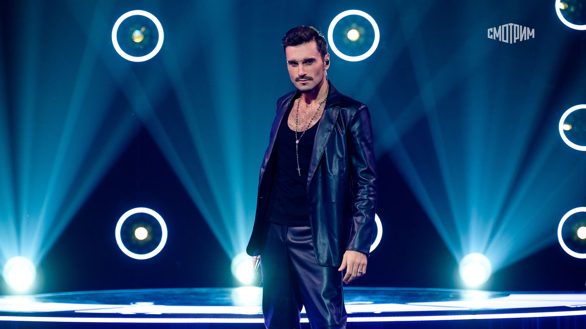 Нодар Ревия в образе Димы Билана. Источник фото: https://smotrim.ru/brand/71319