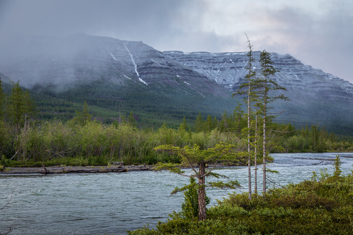 Река Микчангда, 10 июля, выпал свежий снег