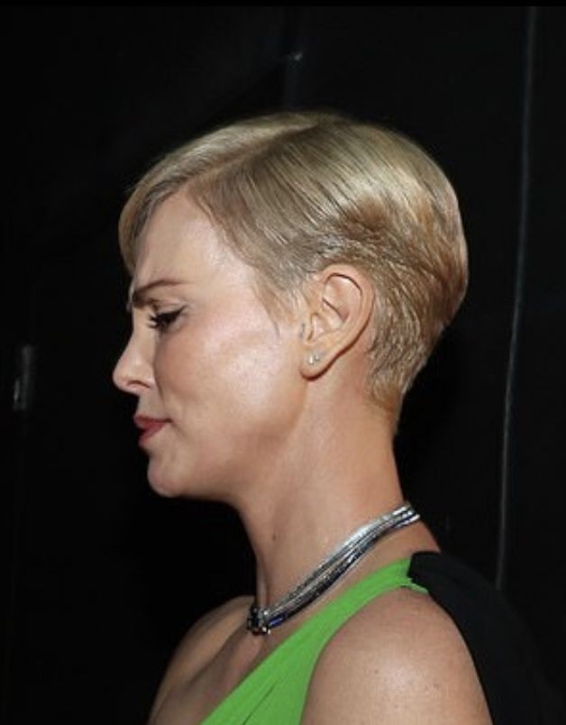Пикси на прямых волосах средней густоты.